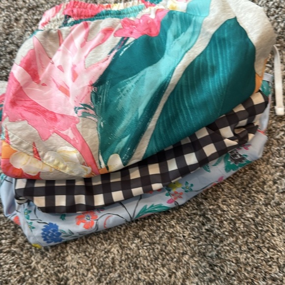 Old Navy Active Floral Shorts Set - check lot of 3 pairs women medium workout - Picture 6 of 6